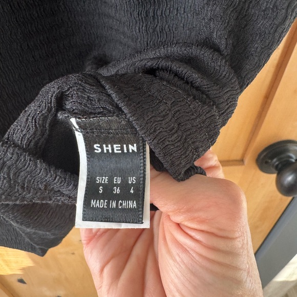 Black SHEIN T-Shirt with ruched sleeves - Picture 4 of 4